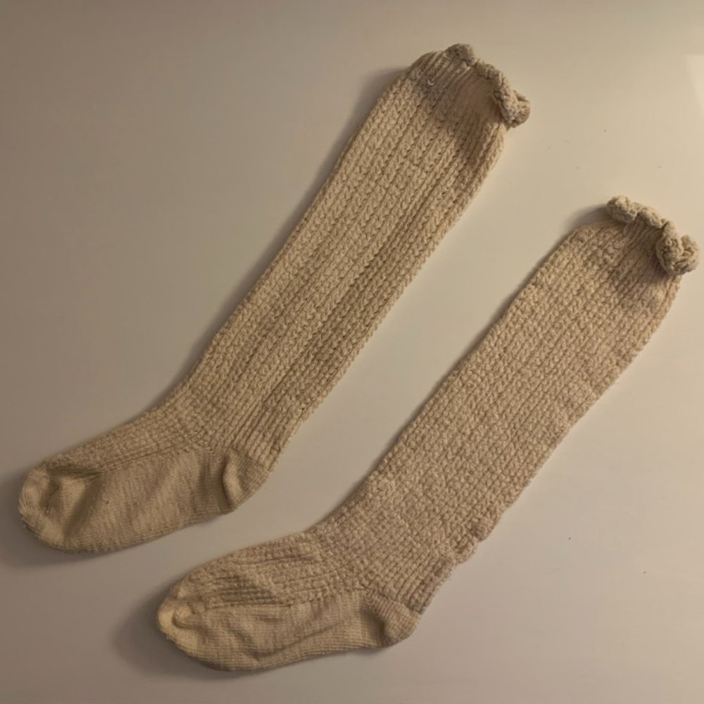 Ribbed Knit Ruffle Top Knee High Socks 🧦